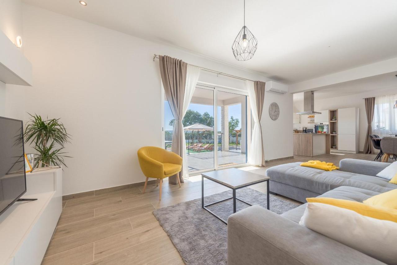 Villa Tara Zadarvillas Tinj Buitenkant foto