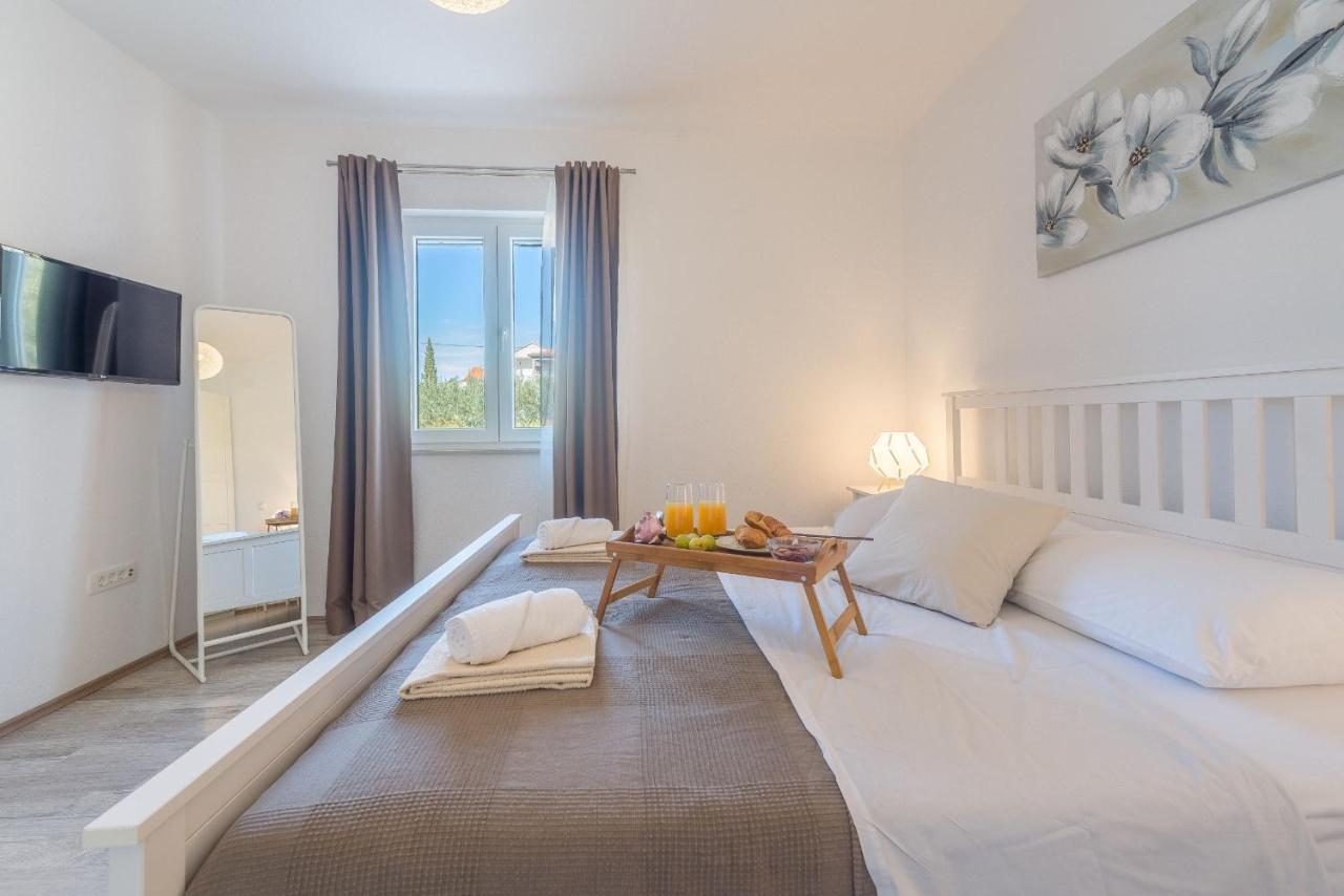 Villa Tara Zadarvillas Tinj Buitenkant foto